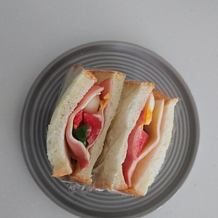 休日サンドイッチ☆ハム&バジル野菜
